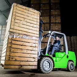 cesab-m300h-hydrostatic-counterbalanced-forklift-truck (1)